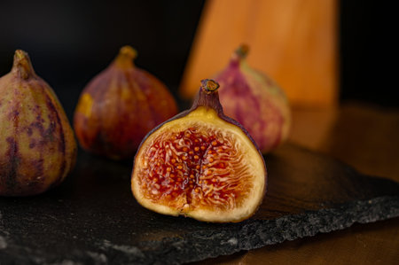 ripe figs and figs halves