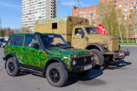 TOLYATTI, RUSSIA, MAY 09, 2018: holiday didicated to Victory day. Green truck kamaz made on GAZ. Lada Niva. Vintage car.のeditorial素材