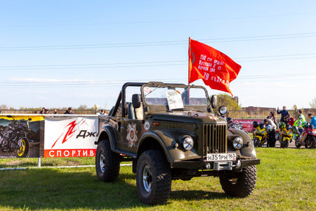 TOLYATTI, RUSSIA, MAY 09, 2018: holiday didicated to Victory day. Green GAZ 69. Vintage car.のeditorial素材