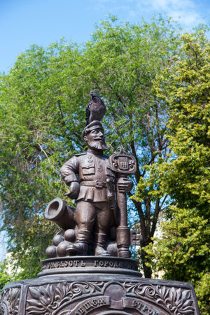 Penza, Russia, July 02, 2014: A monument the Casket "Russian folk proverbs". Bronze sculpture. Pigeon sits on a sculpture.のeditorial素材