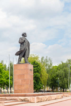 HRODNA, BELARUS - MAY 21, 2016: Lenin monument in front of the Executive Committee, Grodno, Belarusのeditorial素材