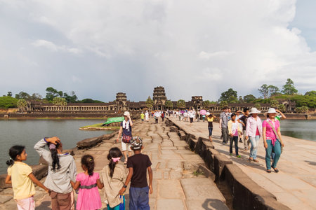 SIEM REAP, CAMBODIA - March 18, 2009. Tourists in Angkor Wat, largest religious complex.のeditorial素材