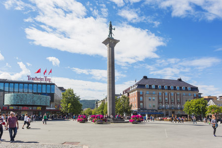 TRONDHEIM, NORWAY - July 15, 2017. Statue of Olav Tryggvason, founder of Trondheim, on Torvet (central square).のeditorial素材