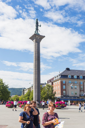TRONDHEIM, NORWAY - July 15, 2017. Tourists near statue of Olav Tryggvason, founder of Trondheim, on Torvet (central square).のeditorial素材