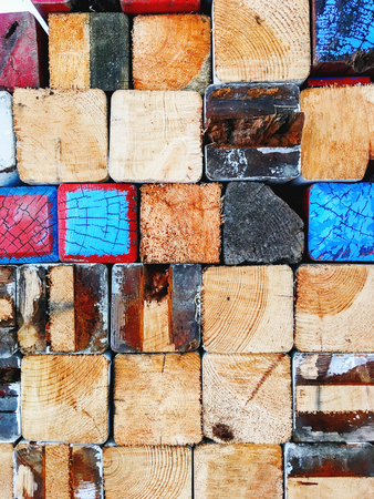 End faces of colorful painted wooden boards. Vintage background with shabby planks. の写真素材