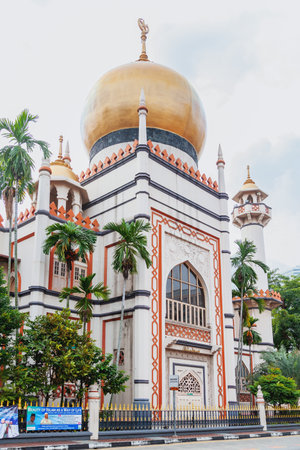 SINGAPORE, SINGAPORE - January 16, 2013. Car moving on street past Sultan mosque.のeditorial素材