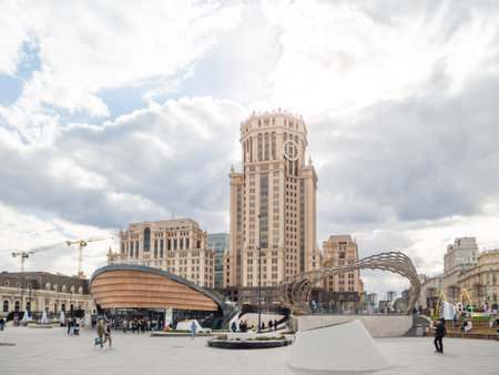 MOSCOW, RUSSIA - May 01, 2022. Local people and tourists walk on square near Paveletsky railway. Modern urban architecture.のeditorial素材