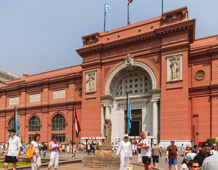 CAIRO, EGYPT - September 11, 2008. Crowd of tourists in front of main entrance in Egyptian Museum.のeditorial素材