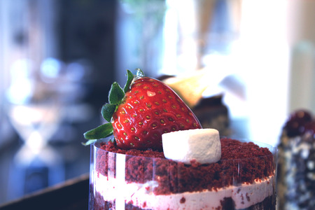 tiramisu cake with fresh strawberries and marshmallowsの写真素材