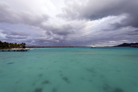 Crystal clear waters of tropical Bora Bora in Bora Bora, French Polynesiaのeditorial素材