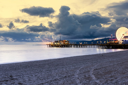 santa monica pier, Los Angeles, Californiaのeditorial素材