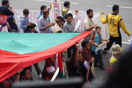 KUALA LUMPUR, MALAYSIA - 21 July 2017:Protesters gather to protest the closure of Al-Aqsa Mosque and holding banners Save Palestine "Free Al-aqsa" against Israeli Government's at Tabung Haji Buildingのeditorial素材