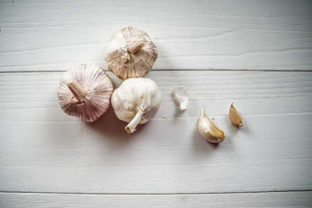 garlic clove and bulb over wood background
の写真素材