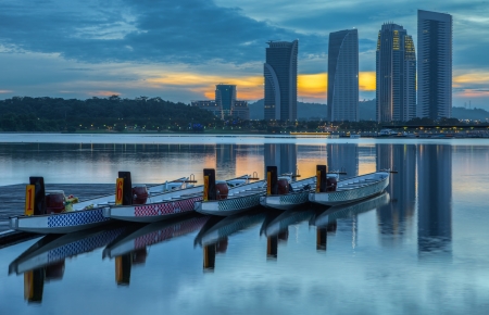 Sunrise at Putrajaya Lake, Malaysiaのeditorial素材