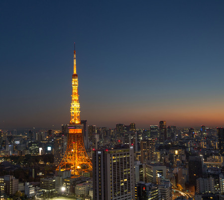 TOKYO, JAPAN - 6TH DECEMBER 2015. View of Tokyo Tower and surrounding Tokyo metropolitan areas at dusk.のeditorial素材