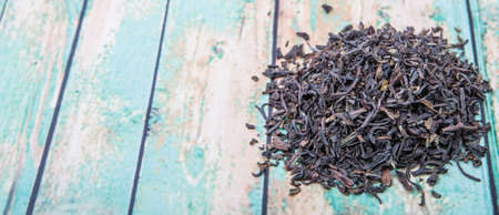 Loose dried darjeeling black tea leaves over wooden backgroundの写真素材