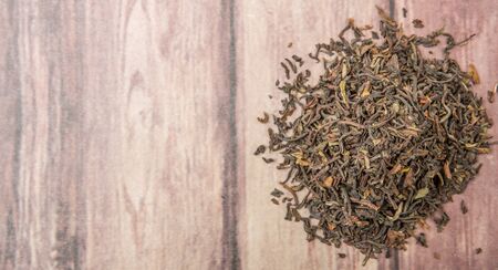 Loose dried darjeeling black tea leaves over wooden backgroundの写真素材