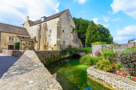 BIBURY, ENGLAND, UK - SEPTEMBER 21, 2014: Traditional Cotswold cottages in Gloucestershire, Arlington Mill on September 21, 2014, England. Bibury it the most depicted village in the world.のeditorial素材