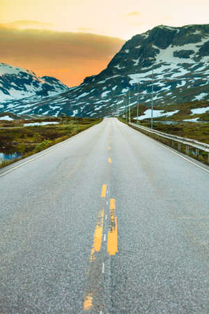 The empty road crossing the large Hardangervidda plateau in Norway.の写真素材