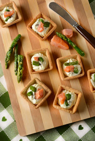 Little Tarts of Smoked Salmon, mayonnaise and asparagus.の写真素材