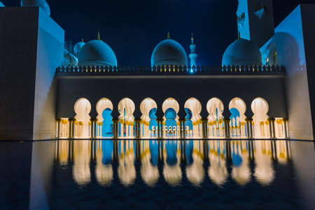ABU DHABI, UAE - NOV 5: The Shaikh Zayed Mosque on the November 5, 2013 in Abu Dhabi, This is largest mosque in UAE white marbelのeditorial素材