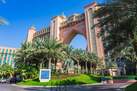 DUBAI, UAE - NOVEMBER 3: View Atlantis Hotel on November 3, 2013 in Dubai, UAE. The resort consists of two towers linked by a bridge, with a total of 1539 rooms.のeditorial素材