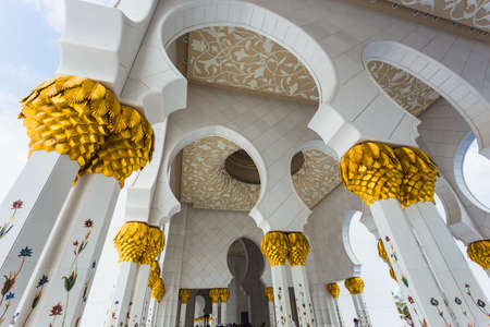 ABU DHABI, UAE - NOV 5: The Shaikh Zayed Mosque on the November 5, 2013 in Abu Dhabi, This is largest mosque in UAE white marbelのeditorial素材