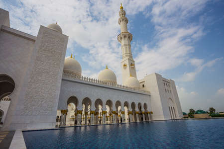 ABU DHABI, UAE - NOV 5: The Shaikh Zayed Mosque on the November 5, 2013 in Abu Dhabi, This is largest mosque in UAE white marbelのeditorial素材
