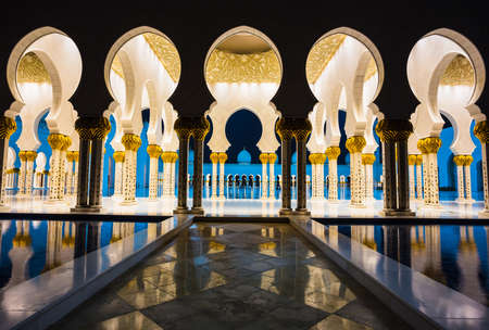 ABU DHABI, UAE - NOV 5: The Shaikh Zayed Mosque on the November 5, 2013 in Abu Dhabi, This is largest mosque in UAE white marbelのeditorial素材