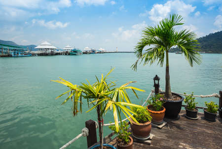 KOH CHANG, THAILAND - APRIL 3, 2015: Houses on stilts in the fishing village of Bang Baoのeditorial素材