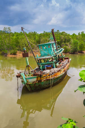 The sailboat sank after a serious storm. Koh Chang. Thailandの写真素材