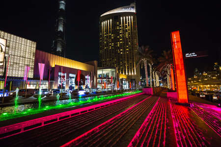DUBAI, UAE - OCTOBER 31: World's largest shopping mall based on total area and sixth largest by gross leasable area, October 31, 2013 in Dubai, UAEのeditorial素材