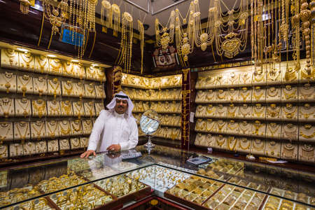 UAE, 9 NOV 2013.  Gold market in Dubai, Deira Gold Souqのeditorial素材