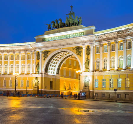 St. Petersburg, Russia, November 12, 2017. The Palace Square. Arch of the General Staff in the eveningのeditorial素材