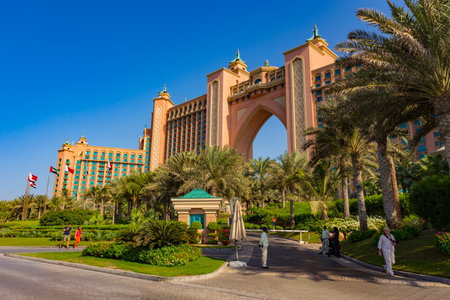 DUBAI, UAE - NOVEMBER 3: View Atlantis Hotel on November 3, 2013 in Dubai, UAE. The resort consists of two towers linked by a bridge, with a total of 1539 rooms.のeditorial素材