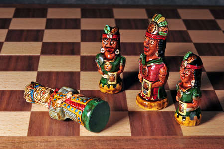Ecuadorian chess pieces between Incas and Spaniards 
