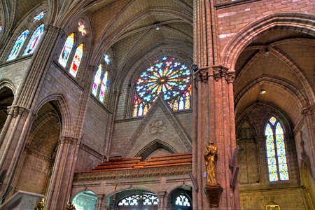 Interior of the Basilica de Quito church, with itÂ´s columns, statues and stained glass windows.のeditorial素材