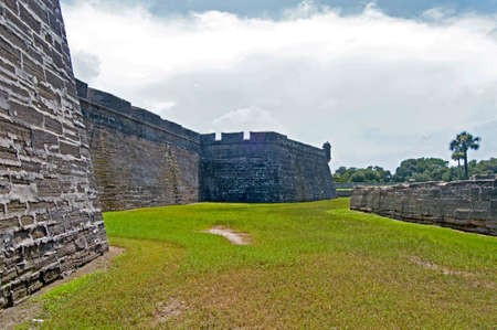 View of the Castillo de San Marcos fort, walls, towers, surrounding fields and  palm trees. Saint Augustineのeditorial素材