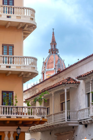 View of Catedral de Santa Catalina de AlejandrÃ­a dome rising above colonial balconies in Cartagenaâs historic center, framed by tiled rooftopsのeditorial素材