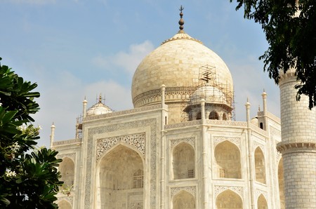 A view of the impressive Taj Mahal mausoleum complex in Agra, India.の写真素材