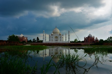 A view of the impressive Taj Mahal mausoleum complex in Agra, India.の写真素材