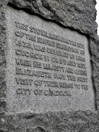 A historical information plaque engraved into stone in Bellahouston park, Glasgowのeditorial素材