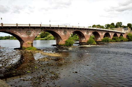 A view of the River Tay as it flows through the city of Perth in Scotlandの写真素材