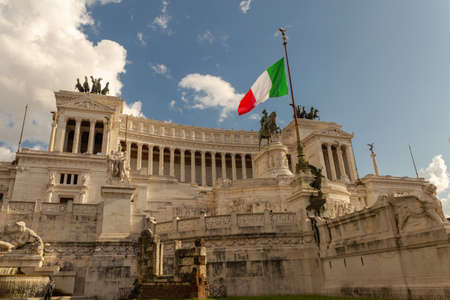 The Altar of the Fatherland is a monument built in honor of Victor Emmanuel, the first king of a unified Italy, located in Rome, Italy.のeditorial素材