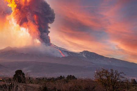 overview of the Etna volcano during the eruption of 16 February 2020の写真素材