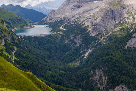 Stunning Dolomites: towering peaks, timeless rocks, and pristine nature under radiant alpine skies.の写真素材