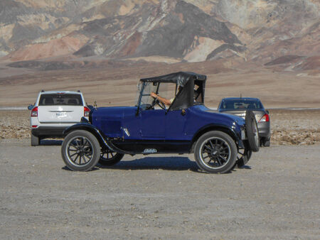 DEATH VALLEY, USA - FEBRUARY 04, 2013: Vintage car at Furnace Creek in the Death Valley USAのeditorial素材