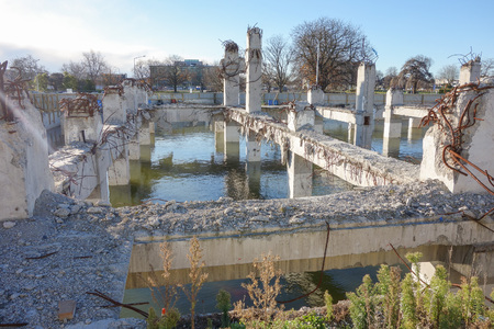 CHRISTCHURCH, NEW ZEALAND - JUNE 10, 2015: Ruins of buildings destroyed in the 2011 earthquake are still visible today in townのeditorial素材