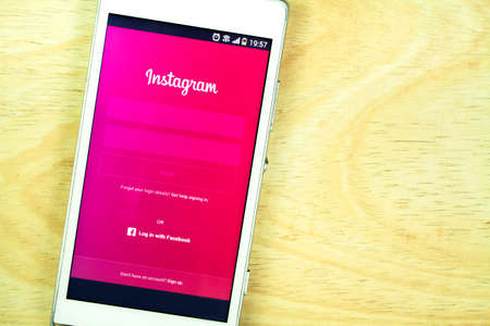 BUNG KAN, THAILAND - JANUARY 15, 2016: smart phone display instagram app on office desk, log inのeditorial素材