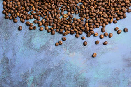 dark roasted ready fresh coffee beans in bulkの写真素材